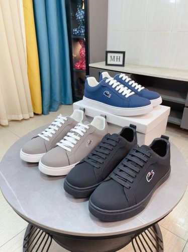 出厂价P 闪电] 鳄鱼 Lacoste* 最新爆款休闲鞋，顶端品牌 奢侈～代购，顶级～质量。 鞋面選用进口透气牛皮搭配材质透气羊皮垫脚 精细做工。原版个性时尚柔