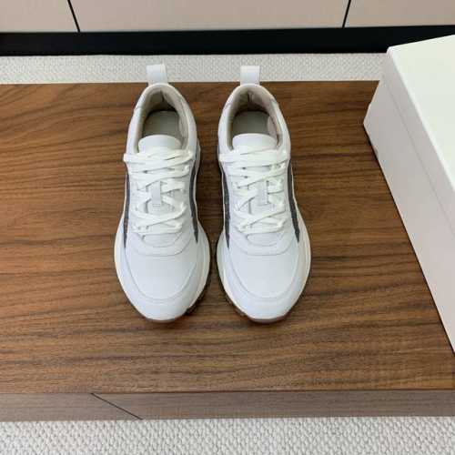 Brunell* Cucinell* 新款休闲运动鞋。鞋面采用进口牛绒纯手工串联珠链配饰！内里垫脚是高密斜纹棉布，原版开模大底！上脚超舒适。 码数：35-42