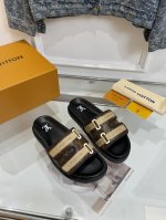 lv 路易威登 25 男款加102025春夏新品 顶级版本 专柜主打最新款Lv 拖鞋 硬货上新 Bs代购级别！高级感十足！国内外博主刷爆的一款，复古又时髦 上脚