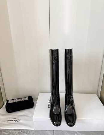 Celine 赛琳 24ss秋冬新品 复古漆皮粗跟 短靴长靴 塞琳这一季好看的款式真的是很多 比如这款军靴就很机车风 重点夸夸靴筒设计 完全不挑腿型 上脚秒变大 - 点击图像关闭