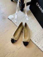 chanel 经典芭蕾舞鞋系列！ 顶级版本！经典款不用过多介绍~ 鞋面采用原版定制材质 内里垫脚均羊皮 原版真皮大底 码数：34-41 定制不退不换