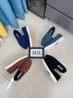 出厂价 boss 以经典的设计成为永不落幕的时尚宠儿，经典的休闲造型。鞋面采用顶级反绒牛皮 品牌logo点缀 彰显品牌魅力；头层真皮里品牌专用大底，耐磨，轻便，