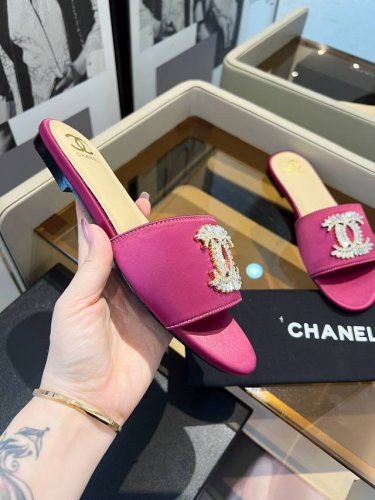 工厂p价 女装女鞋 运动原单 Chanel小香C家凉拖系列 官网同步 经典高雅 随意穿搭 原版Logo标 选用进口牛皮和C家定制面料 多种颜色供女神选择 码数