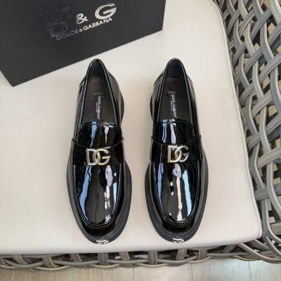 d&G牛皮莫卡辛鞋男款乐福鞋 点缀Dg五金铭牌 采用进口小牛皮制成 复古与亮泽质感相得益彰 释放迷人色调勾勒自信姿态 进口小牛皮+牛皮内里+轻盈发泡大底 siz