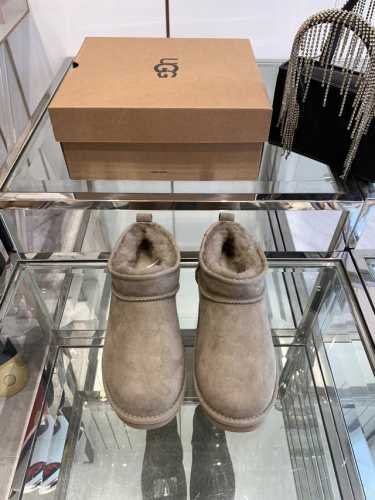UGG经典系列全新升级厚底雪地靴 check 你的随性复古棕色系look，点亮街头拿捏 潮酷不费力~厚底铅笔靴 大橘底一秒蹬厚底TAZZ秋冬装备齐活，玩不一样的