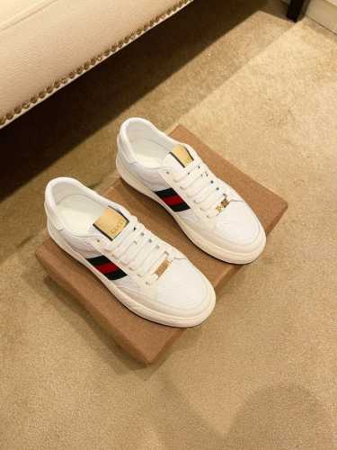 工厂P价 。 Gucci 古奇新款男士真皮休闲鞋，市面最高版本 、欢迎任意对比！原版皮料质感极佳，超上档次！意大利进口胎羊网内里，可拆式垫！奢华用料、精细做工，
