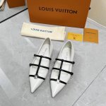 工厂p价 女装女鞋 运动原单 Louis Vuitton 路易威登 25新款平跟单鞋 鞋面：漆皮 原版印花皮 内里：羊皮 鞋底：真皮大底 跟高：平跟1.5Cm