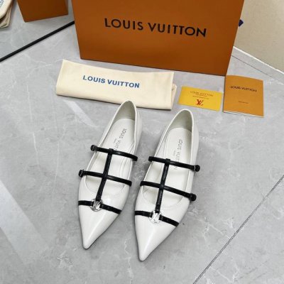 工厂p价 女装女鞋 运动原单 Louis Vuitton 路易威登 25新款平跟单鞋 鞋面：漆皮 原版印花皮 内里：羊皮 鞋底：真皮大底 跟高：平跟1.5Cm