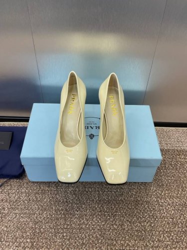 工厂价 PRADA 2025春夏新款方头高跟女鞋 普拉达粗跟果冻色时尚百搭单鞋 材质:鞋面进口牛漆皮+水染羊皮内里+意大利注塑真皮大底跟高：8.5CMSize：