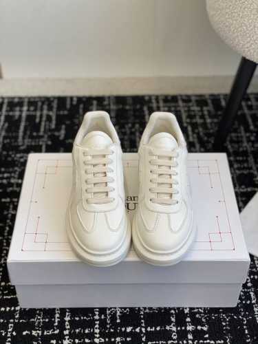 代购级 24ss 麦昆最新款 AIexanderMcQUEEN 运动 女款 男款 做市场最顶级的版本和质量 Alexander mcqueen 网红明星爱穿爆款
