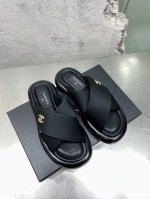 p直销 女鞋 女装 女鞋 女装 Chanel 香奈儿夏季新款蜜儿 交叉拖鞋面包凉拖鞋 沙滩凉鞋原版购入开发 做货 小香 夏季新款拖鞋 这一季胖墩墩的面包 人字拖