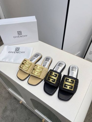 工厂p价 女装女鞋 运动原单 Givenchy 纪梵希露趾平底拖鞋出货了，带有品牌标志的金属饰扣与金属质感的银色皮垫搭配，高端大气上档次。鞋面头层牛皮，内里羊皮