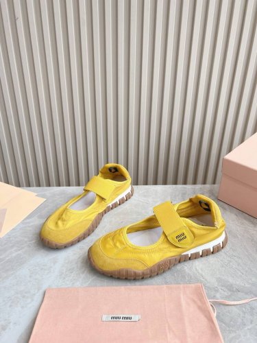 出厂 顶级版本 升级原版开模 正确版 Miumiu 缪缪 25Ss 春夏新款 饼干鞋 阿甘鞋休闲运动鞋Miumiu最新爆款 前卫大胆的设计，Miu Miu风格融