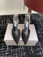 代购级 早春水晶钻扣凉鞋 拖鞋Jimmy Choo 周仰杰25春夏系列 重逢惊艳 优雅邂逅 碰撞之美 时尚国外博主同款街拍推荐 造型大胆别致 鞋面 搭配钻扣 时