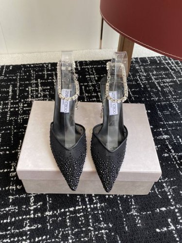 代购级 早春水晶钻扣凉鞋 拖鞋Jimmy Choo 周仰杰25春夏系列 重逢惊艳 优雅邂逅 碰撞之美 时尚国外博主同款街拍推荐 造型大胆别致 鞋面 搭配钻扣 时