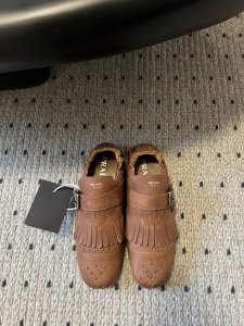 Prad* 25ss 普拉达走秀款复古流苏单鞋爆款！走秀款 复古感时髦满满 随意百搭 时尚休闲 独到味道，人人都爱也轻松驾驭 每年都会爆.足以征服你，穿上它，休
