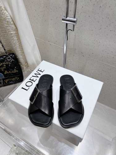 代购级 Loewe 罗意威 25Ss 春夏新品 交叉 方扣 拖鞋 疯狂种草简约设计感觉更干净优雅 让你念念不忘 颜色也很耐看漂亮，上脚瞬间气质十足气场，简直无敌