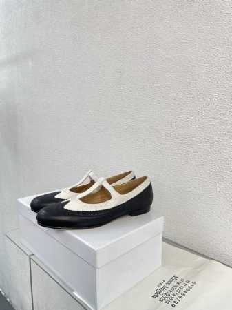 平底德比Mm6 Maison Margiela 小牛拼接麻布风 超高性价比 时尚个性分趾单鞋 炒鸡减龄 大热时尚风格 黑白拼接牛皮 Mm6 Maison Mar - 点击图像关闭