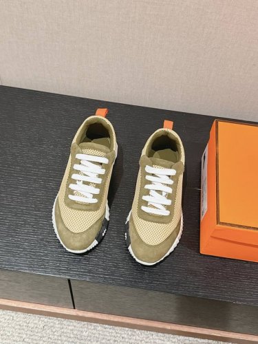 顶级品质 Herme S Ss24 New Arrival～ 专柜大热情侣款，H家配货首选鞋履！ 这双 Bouncing Sneaker 是爱马仕经典款 每一季