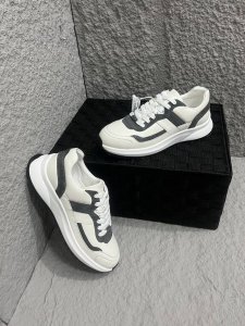 品牌：Bally 款式:休闲运动鞋 线条美学：流线型鞋楦设计，以黄金分割比例勾勒足部曲线，既修饰腿型又赋予步履优雅张力，舒适性：鞋底采用航空级减震科技，三层复合