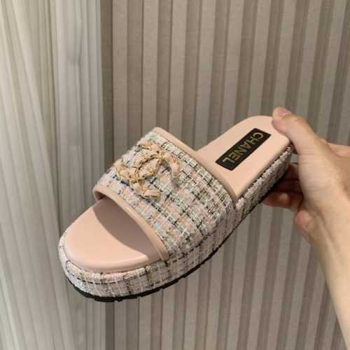 小香 25 2025 春夏新品 专柜经典款 小香双C扣平底拖鞋系列上新 时尚圈的绝绝子 搭配将演绎着细致 极简 永不褪去的经典元素 展现与众不同的穿搭风格美到无