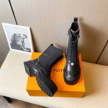 冲量价: Louis Vuitton路易威登走秀新款 高端定制 1：1刻复 各大明星网红走秀款，百年经典 上脚舒适 搭配路易威登标识压纹皮革标签和耐磨皮革外底。 - 点击图像关闭