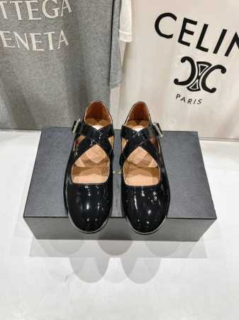 高版本出厂 独家新品 Alaia 阿莱亚24ss 走秀款平底芭蕾舞鞋 最近超火的一款平底鞋 章小蕙同款 甜酷芭蕾风 人气超高的一款芭蕾舞鞋，浪漫又迷人 舒适百搭 - 点击图像关闭