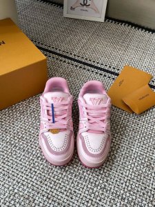 女款 2025最新款Lv Trainer 系列最新运动鞋 整双鞋子采购Zp开发打造，全部定制材料，独家开模大底，细节全部对版出货，连包装也做到跟正品一样。码数: