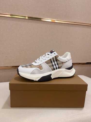 工厂价: 专柜同步burberry 巴宝莉 顶级代购同步发售正码数：38-44意大利进口头层牛皮配布料。全进口羊皮内里，鞋底：原厂特供原版底，独家活动成型底超级