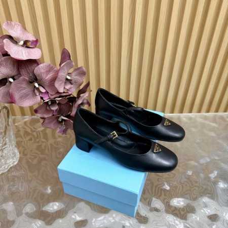 高版本 Prada 新品专柜新款玛丽珍凉鞋 单鞋 系列上新 高版本 鞋面：原版定制牛漆皮 牛皮 丝绒 内里：特定混种羊皮内里大底：原版开模真皮大底 跟高:4cm - 点击图像关闭