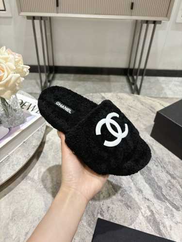 滴胶款 chane*小香24ss新款羊毛拖鞋頂级品质纯皮毛一体羔羊毛打造！米超温暖的感觉，穿上仿佛踩在云朵上，精致高级！让这双毛拖身价陡增！鞋底是原版开模的防滑