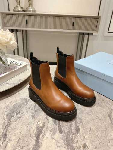 Prada 普拉达 24*秋冬最新发布厚底弹力布短靴 面皮：开边珠牛皮 牛皮， 内里：进口混种羊皮里 大底：原版生胶耐磨底 厚底 码数：35～39 40、41定