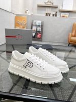元 Prada 普拉达新款男士真皮运动鞋，市面最高版本 、欢迎任意对比！原版皮料质感极佳，超上档次！意大利进口胎羊网内里，可拆式垫！奢华用料、精细做工，极力推荐
