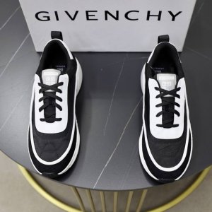出厂价pp： Gv *Y～纪梵希.全新Giv 1男士厚底增高休闲运动鞋，鞋面高品质小牛皮拼接透气布面制成！上脚效果帅气有型，增高4Cm，提升气场，鞋身撞色拼接设