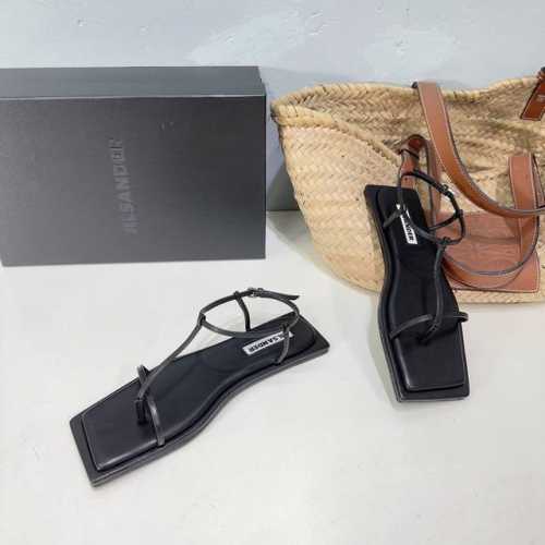 高品质出厂 ！顶级品质！小众潮牌 Jilsander 吉尔桑达2025春夏新款简易带子平底方头凉鞋 这款凉鞋真的太性感漂亮了，简单又不失时髦的设计平底上脚舒适不