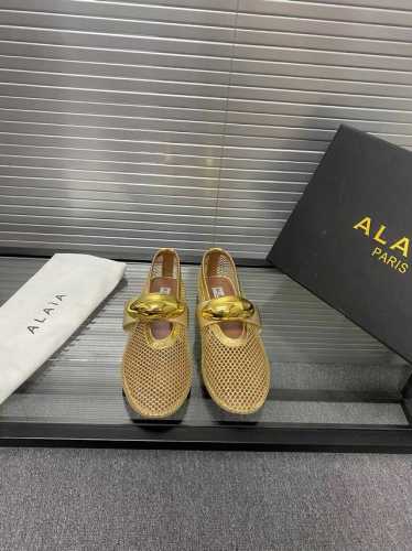 网纱款！！ Alaia 走秀款平底芭蕾舞平底单鞋！ 甜酷芭蕾风，人气超高的一款芭蕾舞鞋，浪漫又迷人舒适百搭。 原版订制牛皮施华钻 面料， 羊皮内里，私模橡胶防滑