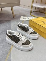 胶片面款 最新厚底版面 Fendi芬迪2024新款厚底板鞋休闲运动鞋 Fd 厚底match 升级新款 全皮面拼接 新鲜血液注入加ff复古的设计 超好看百搭 鞋面