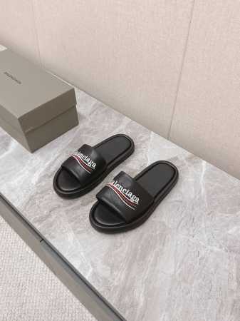balenciaga巴黎世家 新款情侣拖鞋 顶级版本超火巴黎世家拖鞋 时装博主与欧美明星大爱款 时尚却不过分张扬鞋面粒纹牛皮 特别的柔软、亲肤原版天然橡胶防滑耐 - 点击图像关闭