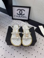 Chanel春夏新款链条凉鞋 超多网红时尚博主种草 夏天必备 拥有香家特色优雅名媛气质 让人无法抗拒 进口羊皮链条鞋面 混种羊皮垫脚 意大利真皮大底 Size：
