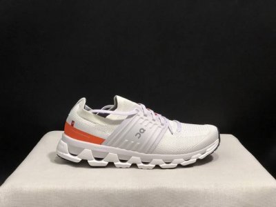 顶级版本On昂跑 Cloudswift 3 舒适减震防滑透气低帮跑鞋！ 瑞士高性能运动品牌On打造的此系列作品，鞋面由再生聚酯纤维和网眼布制成，采用独家镂空橡胶