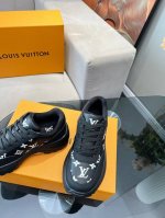 Lv 路易威登 223 代购级别！高级感十足！国内外博主刷爆的一款，复古又时髦 上脚美炸了！官网主推款 鞋面：原版定制丝绸牛皮 内里：进口透气网里 大底：原版T