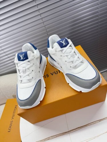 lv 驴牌 最新男士运动鞋 小白鞋 老爹鞋~~ 简约舒适男士运动鞋 瞩目 Lv 字母标注鞋侧 轻盈减震pu发泡底点缀 Vuitton 标识 价值观满满的高大上