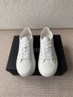 prada 普拉达25Ss 春夏新款 圆头帆布鞋 科技帆布最新黑科技 相隔几年prada又给我们带来好看的饼干鞋了 时髦精绝对不能错过的必入款 没有任何繁杂装饰