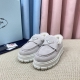 顶级版本 PRADA 普拉达秋冬新款厚底高帮雪地靴鞋这款牛筋底上脚非常舒适，今年非常爆，穿上 增高 休闲两不误，清爽的表现足以表达对鞋子的个个细节的把控， 面料