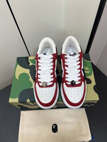 BATHING APE vs 最新爆款休闲板鞋系列 A BATHING APE 各大明星 博主同款 诞生于1993年的 A BATHING APE近期在球鞋领域