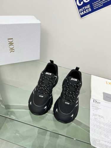 实价: 2025迪奥B32全新Shoes来袭。真的太好看啦！ 做工精细网面空压 透气美美哒。 独家开模。原版一比一复刻。无可挑剔。。大底Tpu组合。 官网6色齐