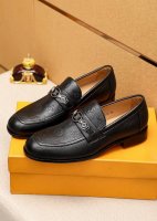 商品商标 Louis Vuitton 路易威登 休闲皮鞋 正码码数: 38-44 45.46.47订制 商品材料 精选 进口头层荔枝纹牛皮压花鞋面+奢华五金扣
