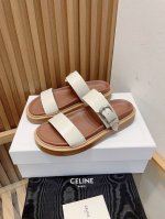 celine 赛琳2025春夏新款懒人拖鞋 这一季的赛琳又让我重新爱了它一次 超级爆火的一款拖鞋 自带增高效果 近期重点之一 简约的设计搭配经典的Logo作为点