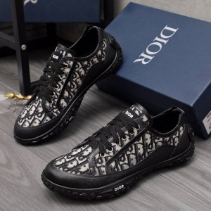 商品商标：Dior 迪奥 休闲鞋 正码码数 38-44 商品材料：精选 头层牛皮鞋面，进口羊皮内里。原版大底