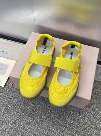 工厂p价p Miumiu 2025 高定系列走秀新款魔术贴休闲运动德训女鞋 缪缪明星同款字母Logo圆头拼色阿甘跑鞋 材质:鞋面进口羊猄皮 环保透气防水尼龙科技 - 点击图像关闭